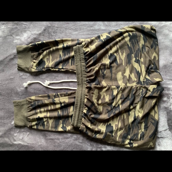 Women’s camo jogger sweats size large - Picture 6 of 7